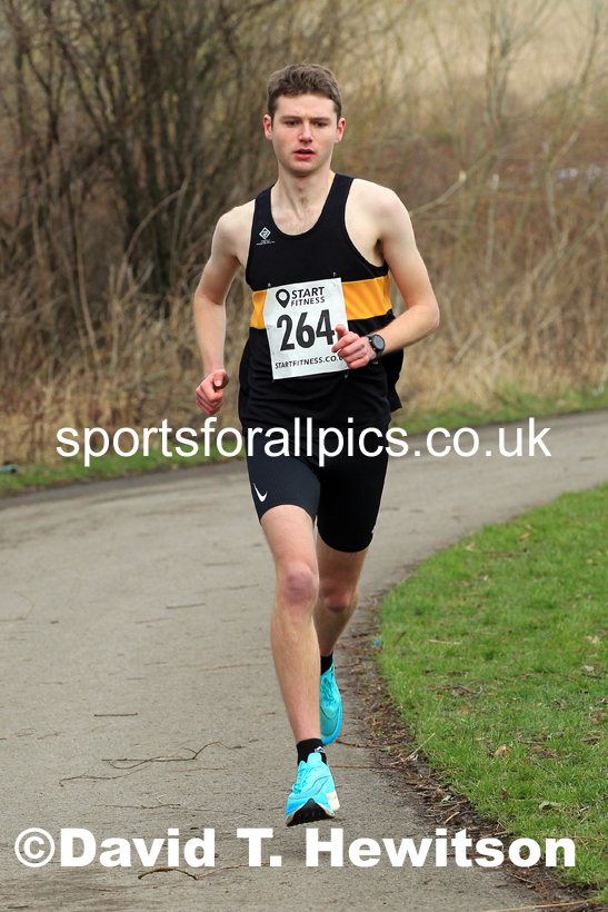 Senior men and veteran men over-40s NECAA Road Relay Champs., Hetton Lyons Park, Hetton le Hole, County Durham. Photo: David T. Hewitson/Sports for All Pics